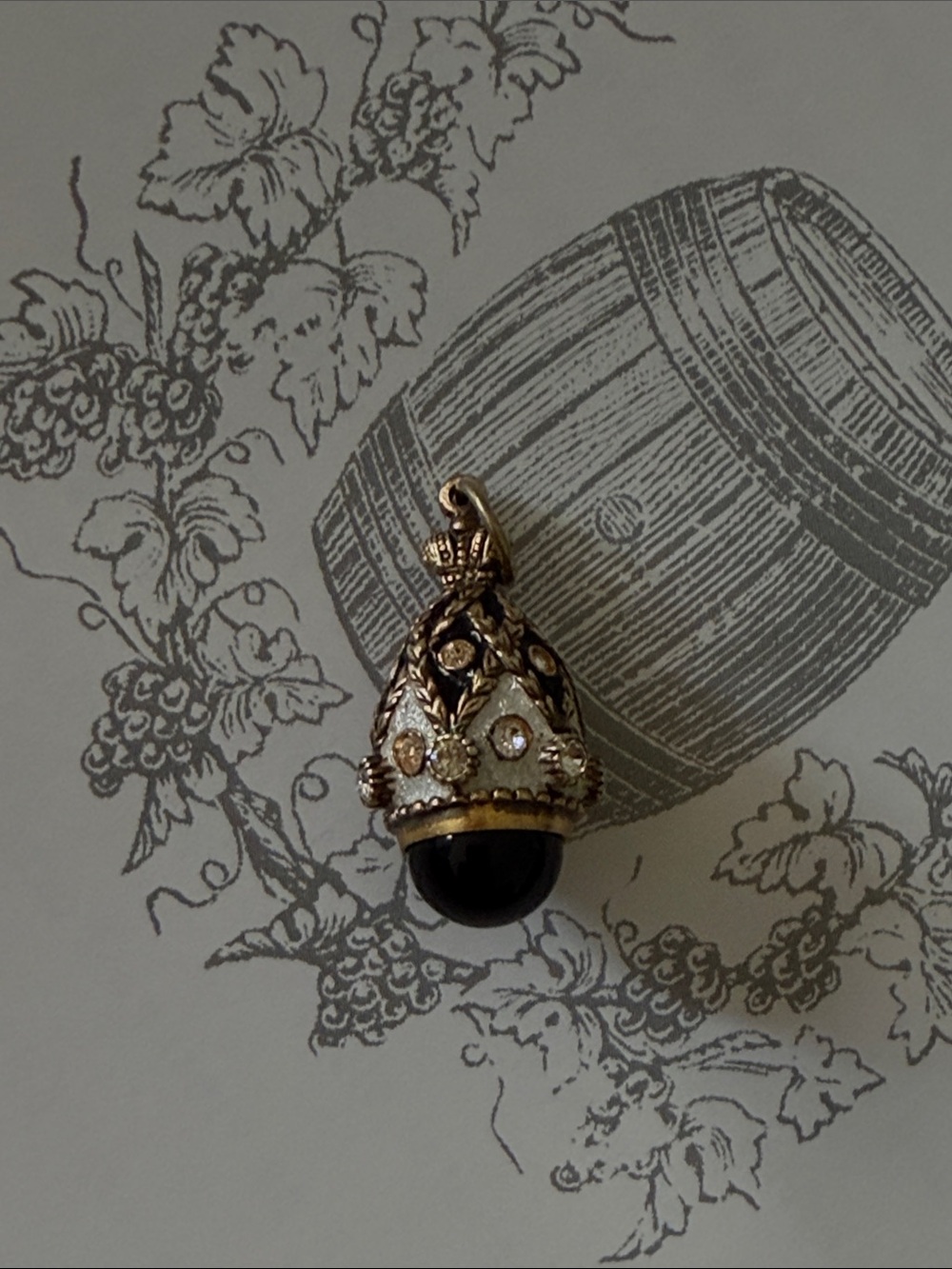 Vintage-Style Gold and Black Pendant Necklace Charm